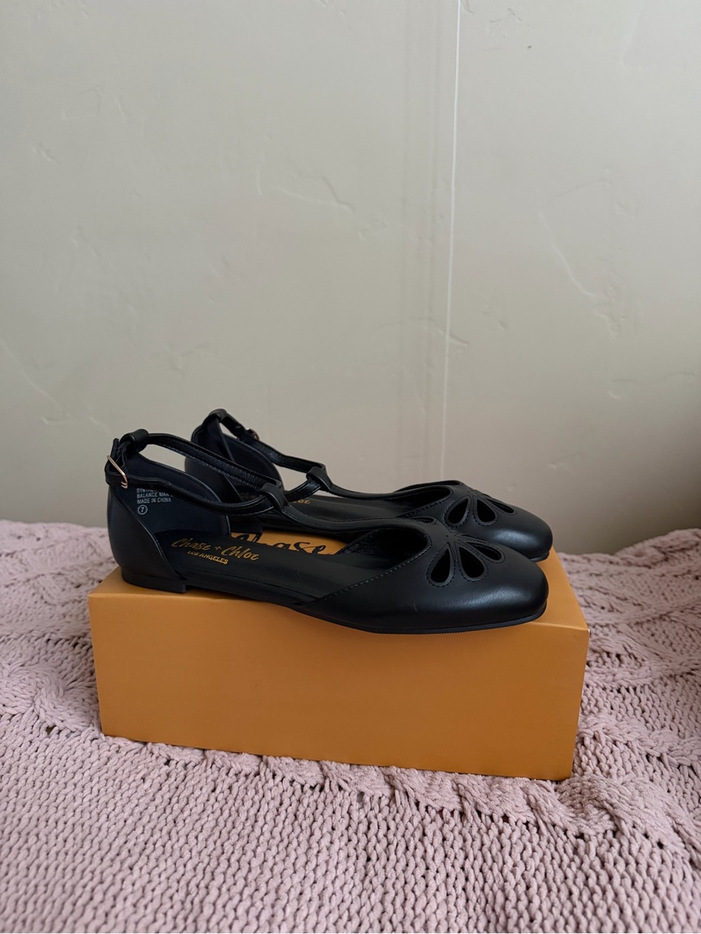 Chase + Chloe Women’s 7 Black Flats